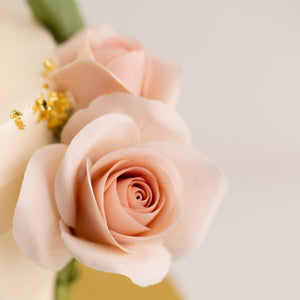 
                  
                    Load image into Gallery viewer, A close up on the pink edible sugar rose. 
                  
                